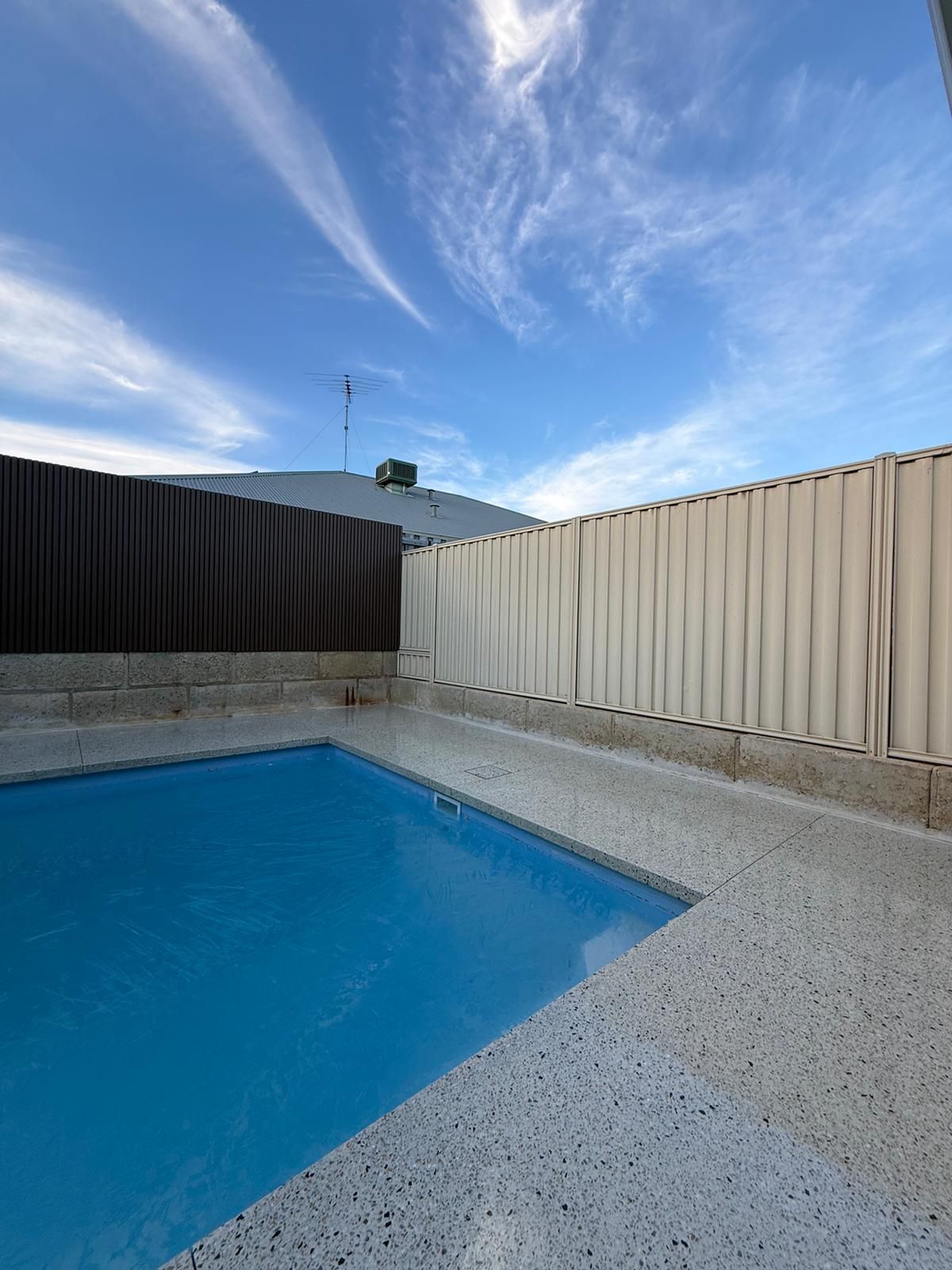 Exposed aggregate pool surround